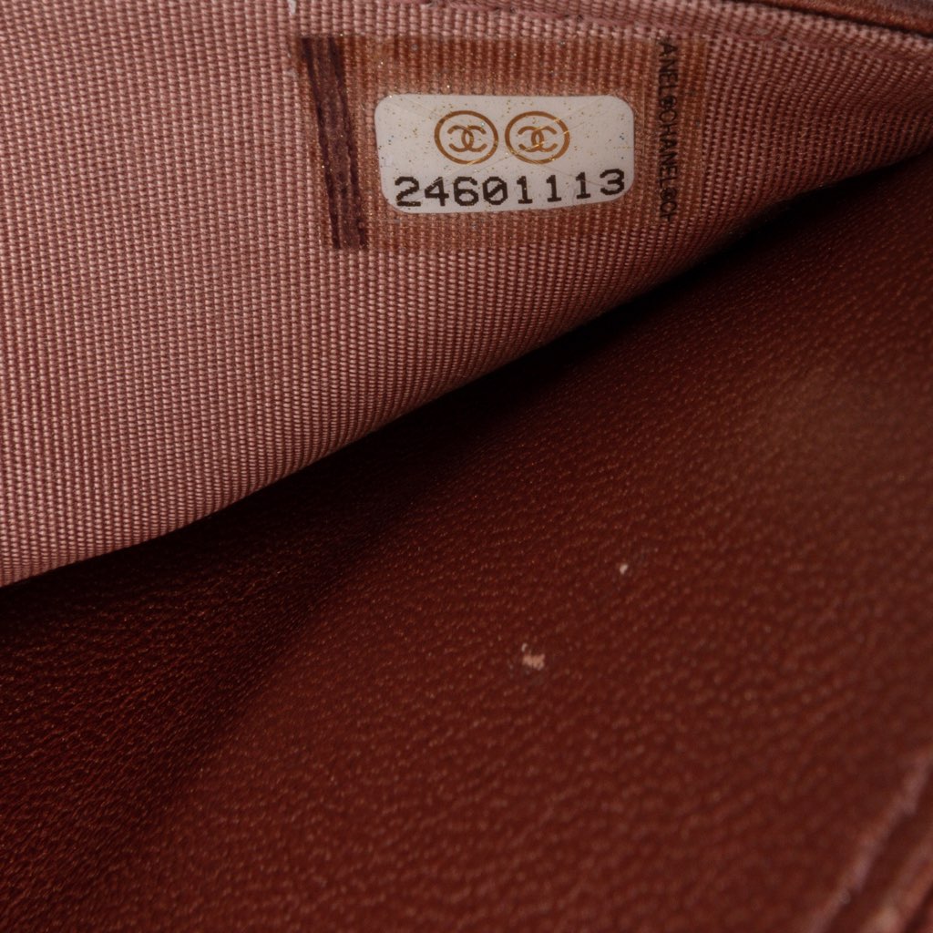 Chanel Quilted Metallic Lambskin Enamel CC Wallet On Chain - Detail 2