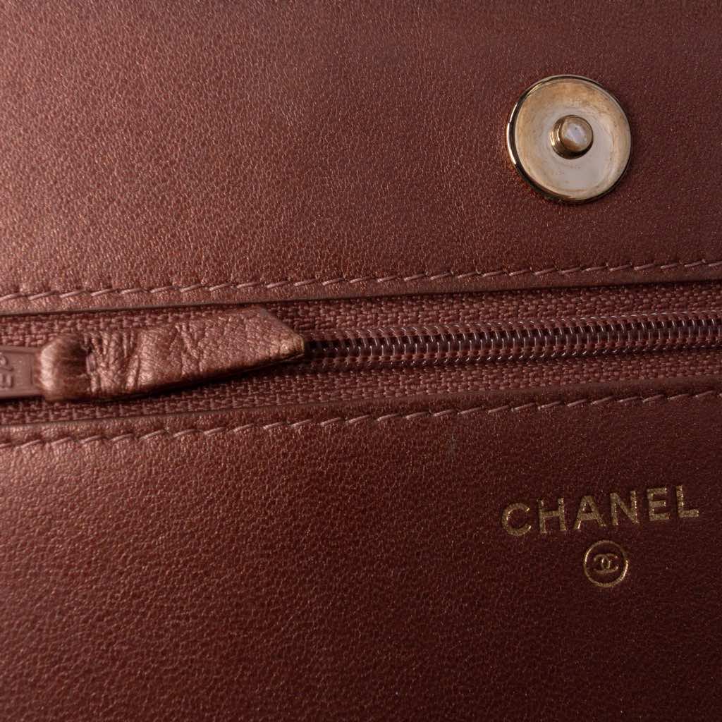 Chanel Quilted Metallic Lambskin Enamel CC Wallet On Chain - Image 10