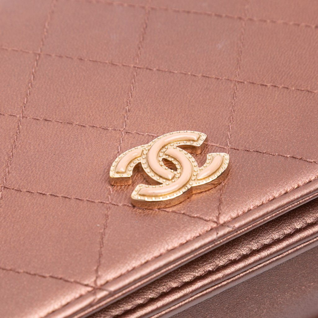 Chanel Quilted Metallic Lambskin Enamel CC Wallet On Chain - Image 12