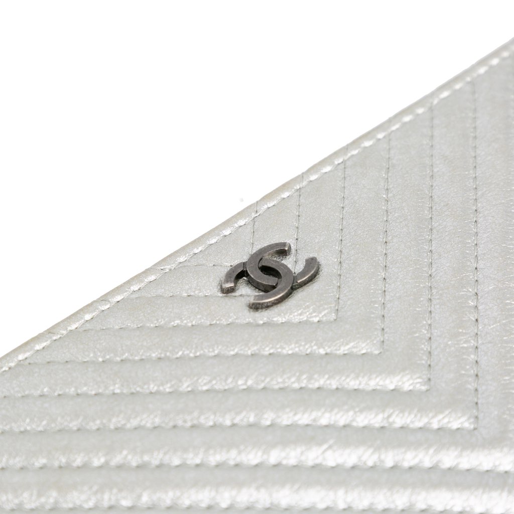 Chanel Medium Metallic Chevron Calfskin O Case Clutch - Image 10