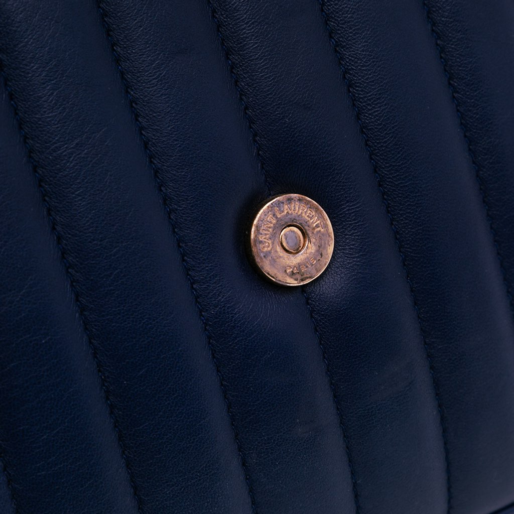 Saint Laurent Medium Lambskin Monogram Vicky Chain Bag - Detail 2