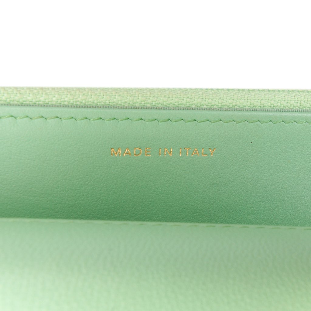 Chanel Quilted Lambskin 19 Wallet on Chain - Detail 1