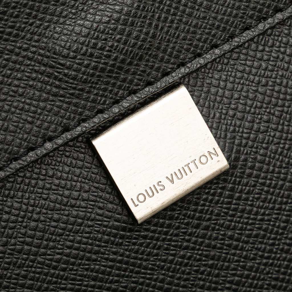 Louis Vuitton Taiga Pochette Kurgan - 5