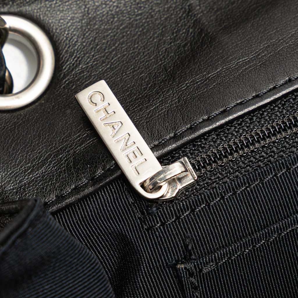 Chanel Jumbo Chevron Lambskin Leo Lion Flap - Detail 2