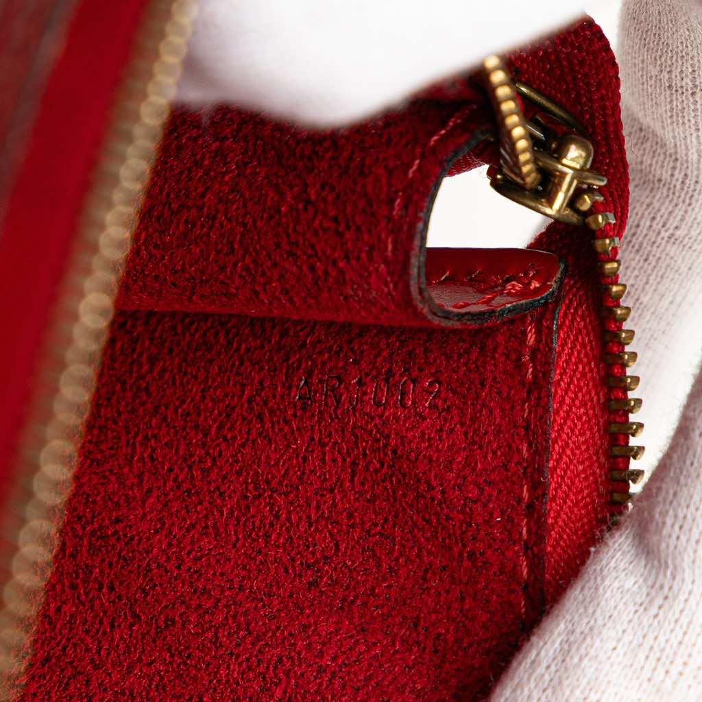 Louis Vuitton Epi Pochette Accessoires - Detail 1