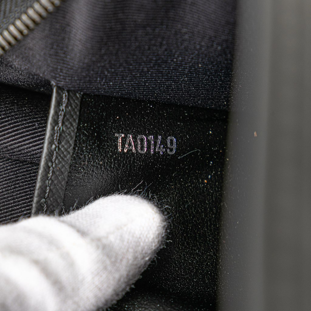 Louis Vuitton Monogram Eclipse Pochette Voyage MM - Detail 1