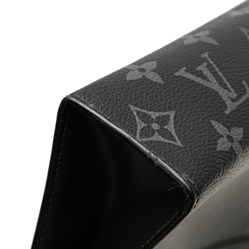 Louis Vuitton Monogram Eclipse Pochette Voyage MM - Detail 2
