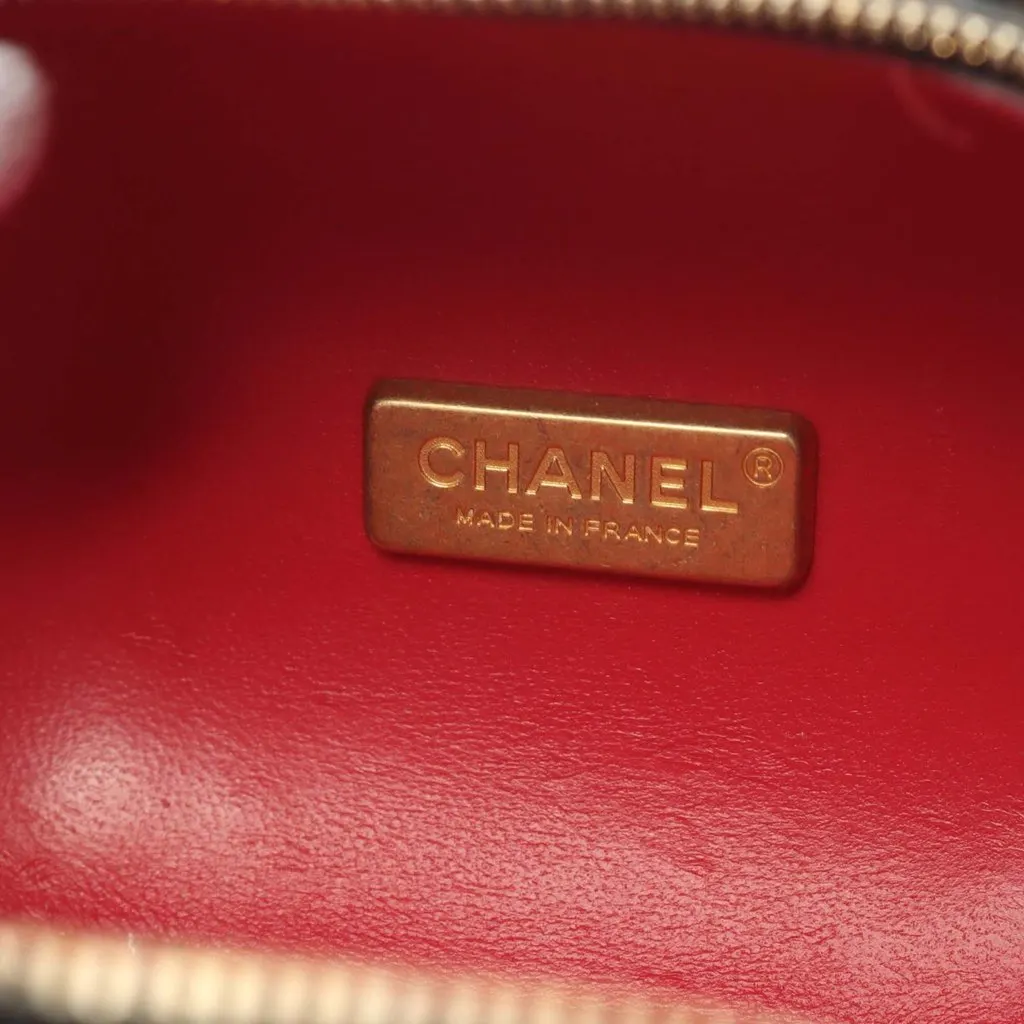 Chanel Quilted Lambskin CC Bubble Vanity Case With Chain Black Leather Good - Model View