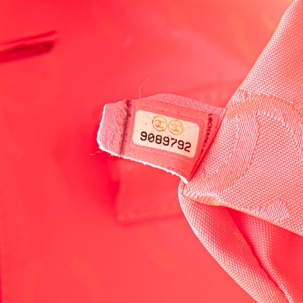 Chanel Maxi Lambskin Cambon Ligne Crossbody - Detail 1