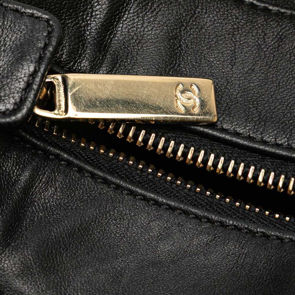 Chanel Medium Lambskin Chocolate Bar Shoulder Bag - Image 10