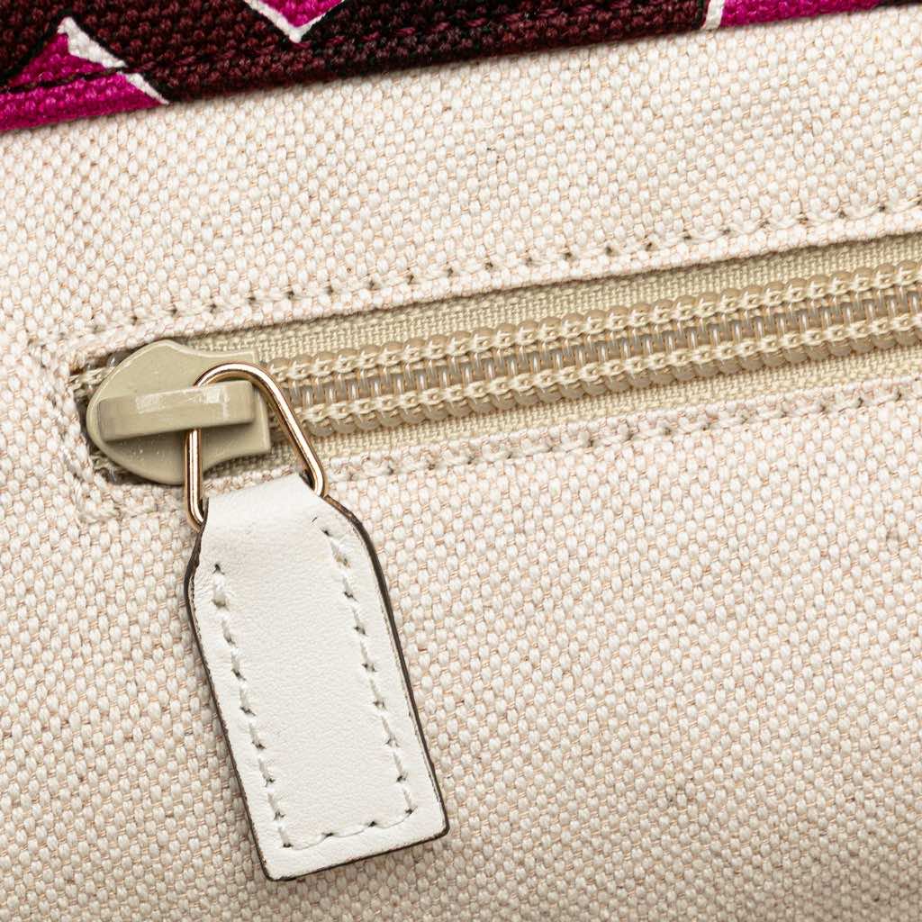 Gucci Canvas Heartbeat Tote - Image 10