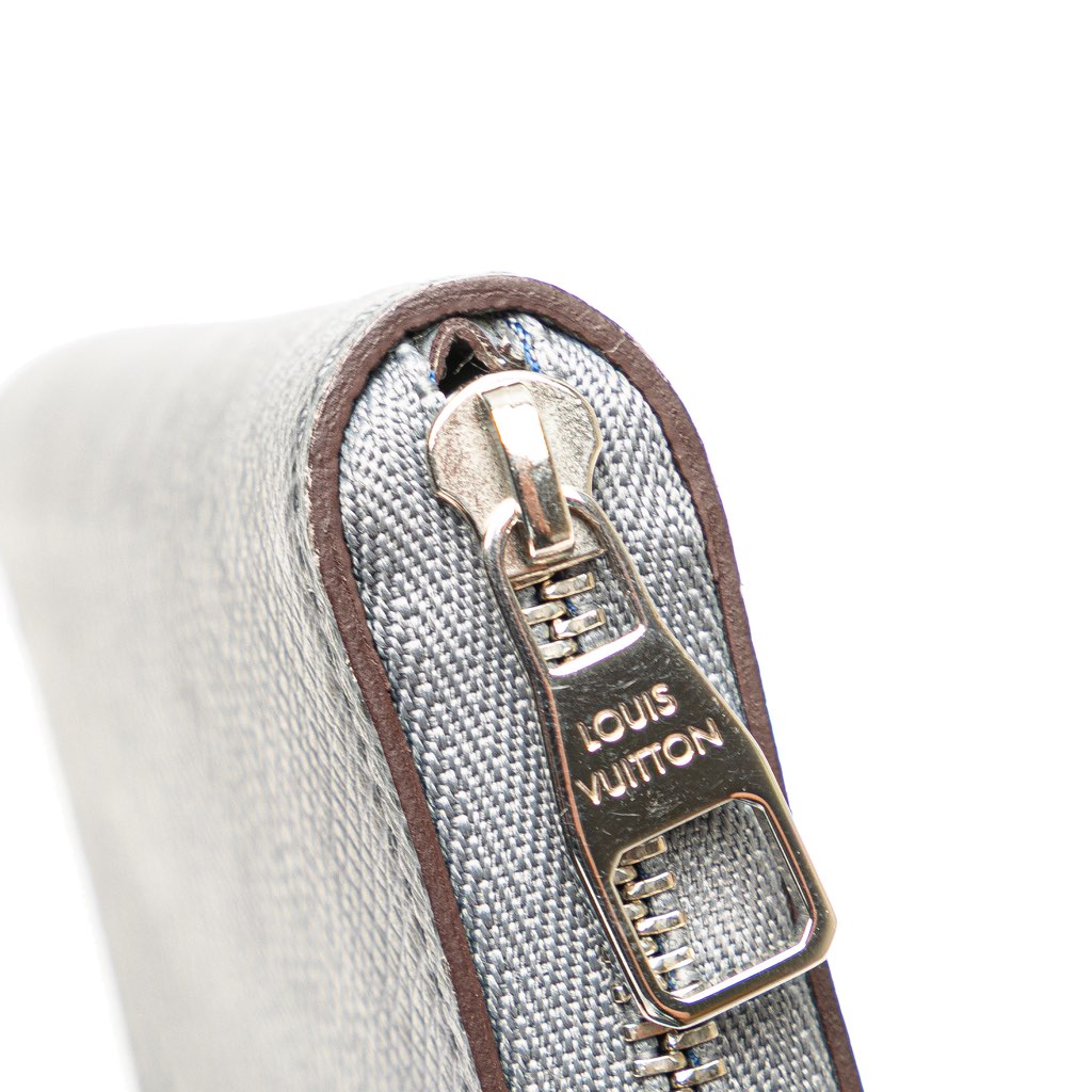 Louis Vuitton Taiga Zippy Vertical Coin Purse - Image 10