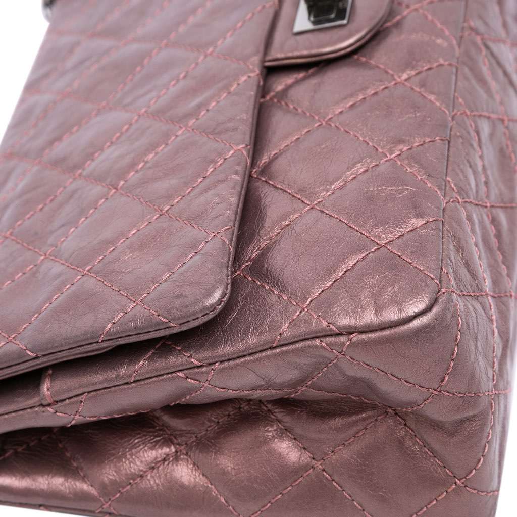 Chanel Reissue 2.55 Aged Metallic Calfskin Double Flap 226 - Detail 2
