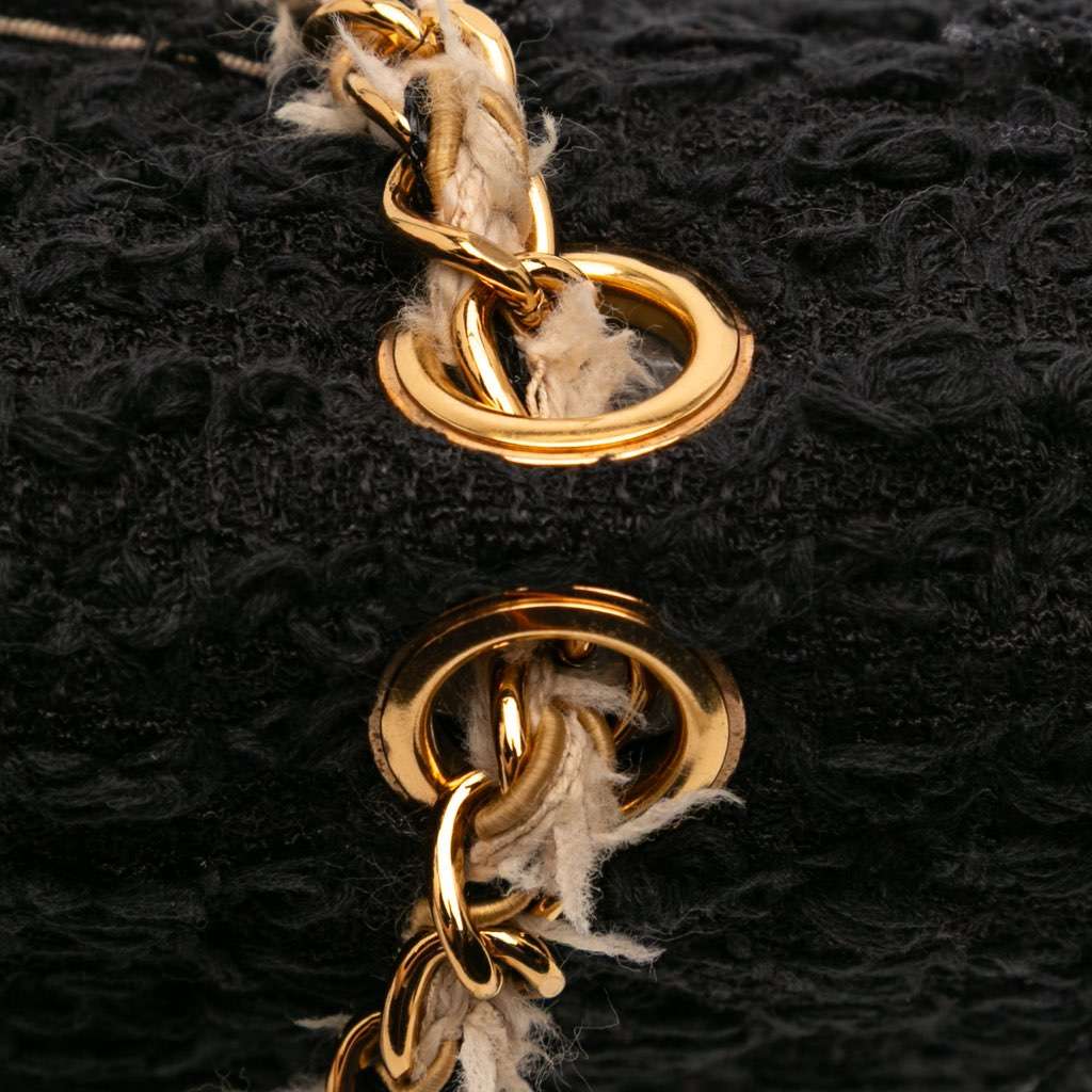 Chanel Medium Classic Tweed Single Flap - Image 10