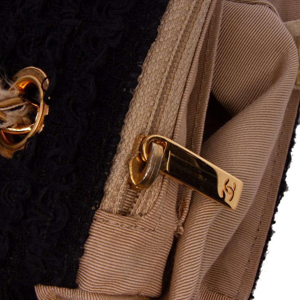Chanel Medium Classic Tweed Single Flap - Detail 2