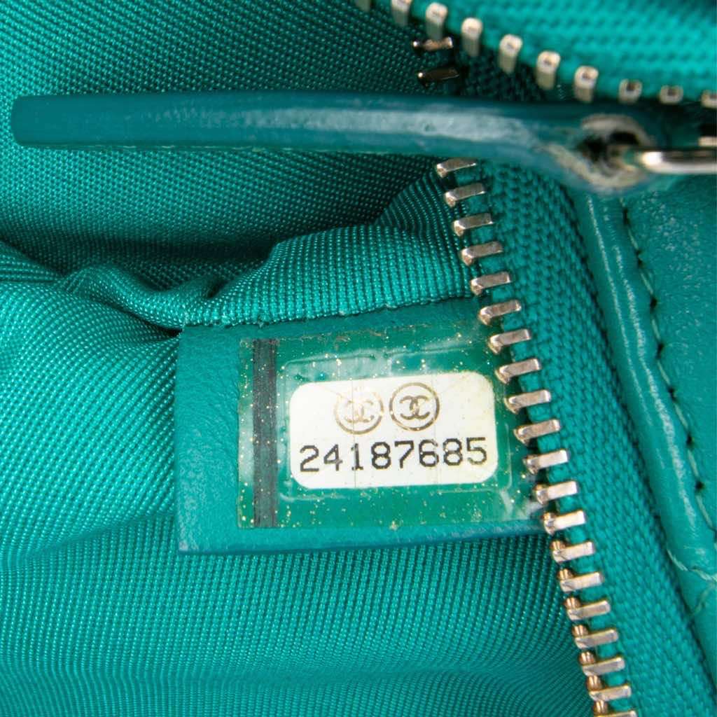 Chanel Medium Quilted Lambskin O Case Clutch - Detail 1