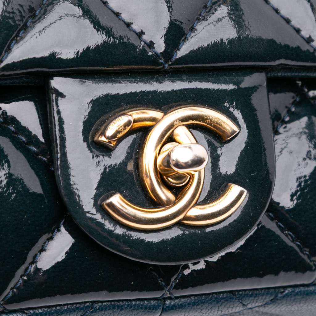 Chanel Paris-Salzburg Small Patent and Goatskin CC Eyelet Flap - Detail 2