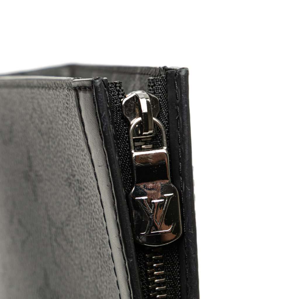 Louis Vuitton Monogram Eclipse Reverse Pochette Voyage MM - Detail 2