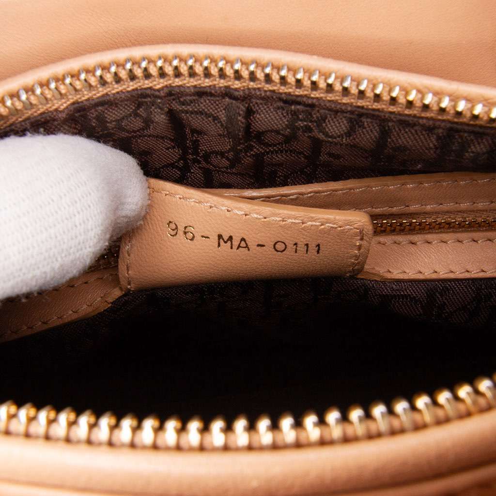 Dior Medium Lambskin Cannage Contrast Stitch Lady Dior - Detail 1