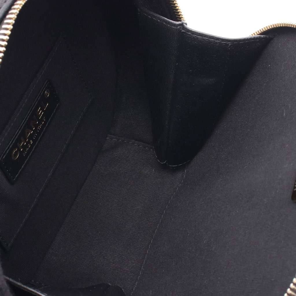 Chanel Quilted Lambskin Oval Logo Chain Top Handle Round Clutch on Chain - Image 6