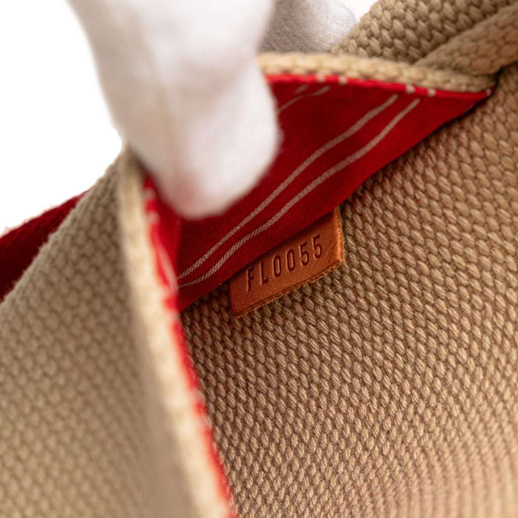 Louis Vuitton Antigua Besace PM - Detail 1