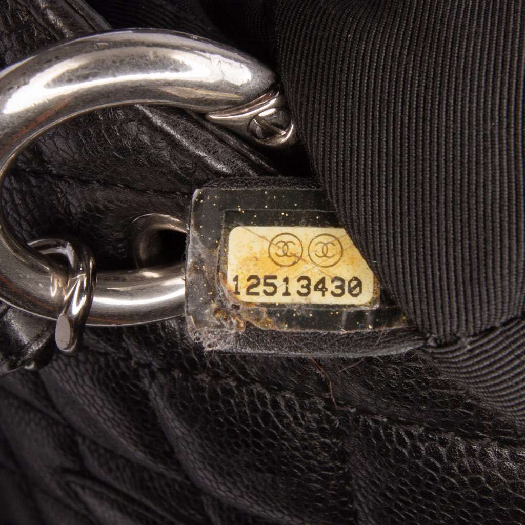 Chanel Caviar Grand Shopping Tote - Detail 1