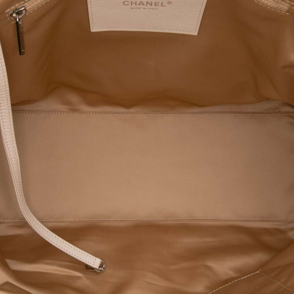 Chanel Large Quilted Aged Calfskin On The Road Tote - 4