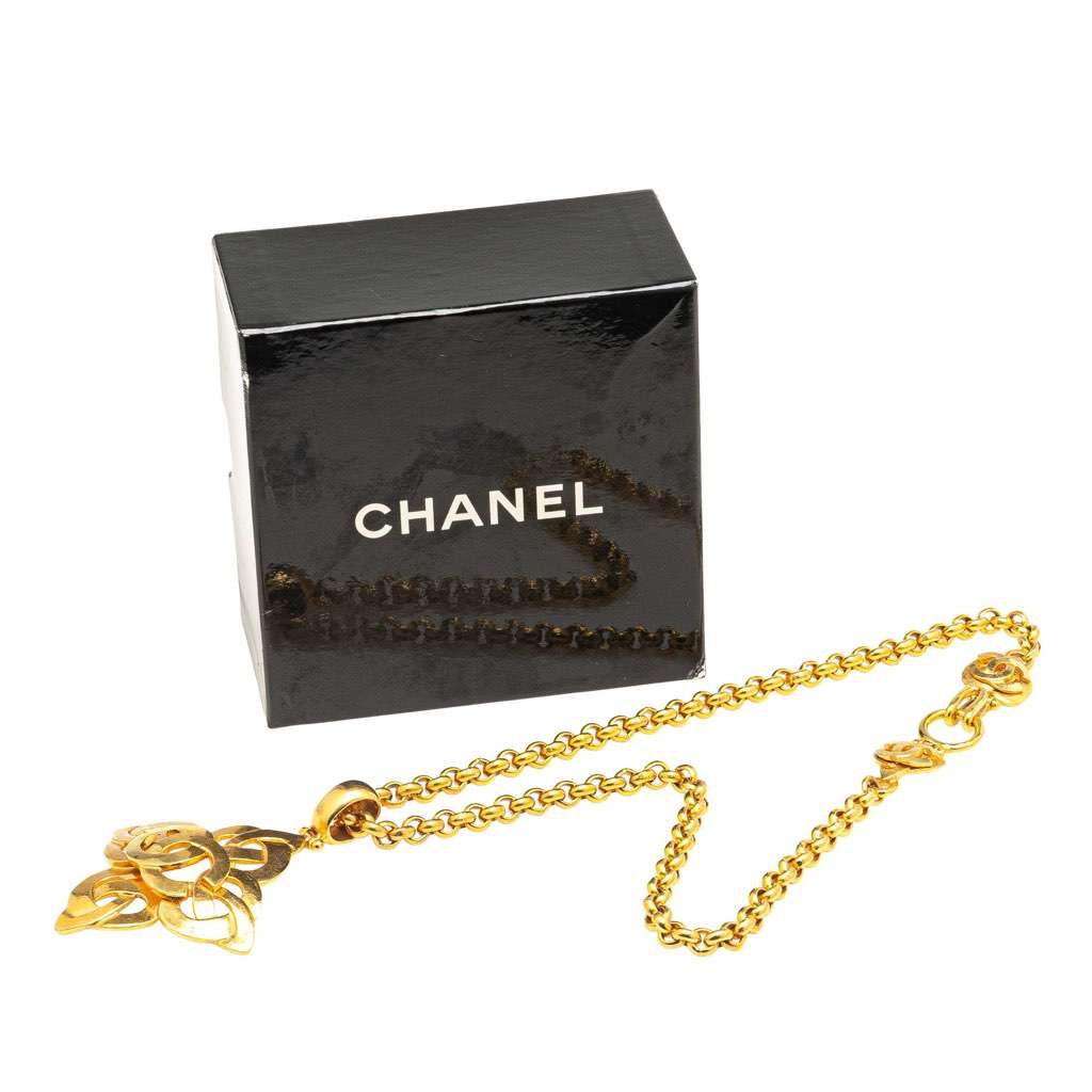 Chanel Gold Plated CC Clover Pendant Necklace - Detail 1
