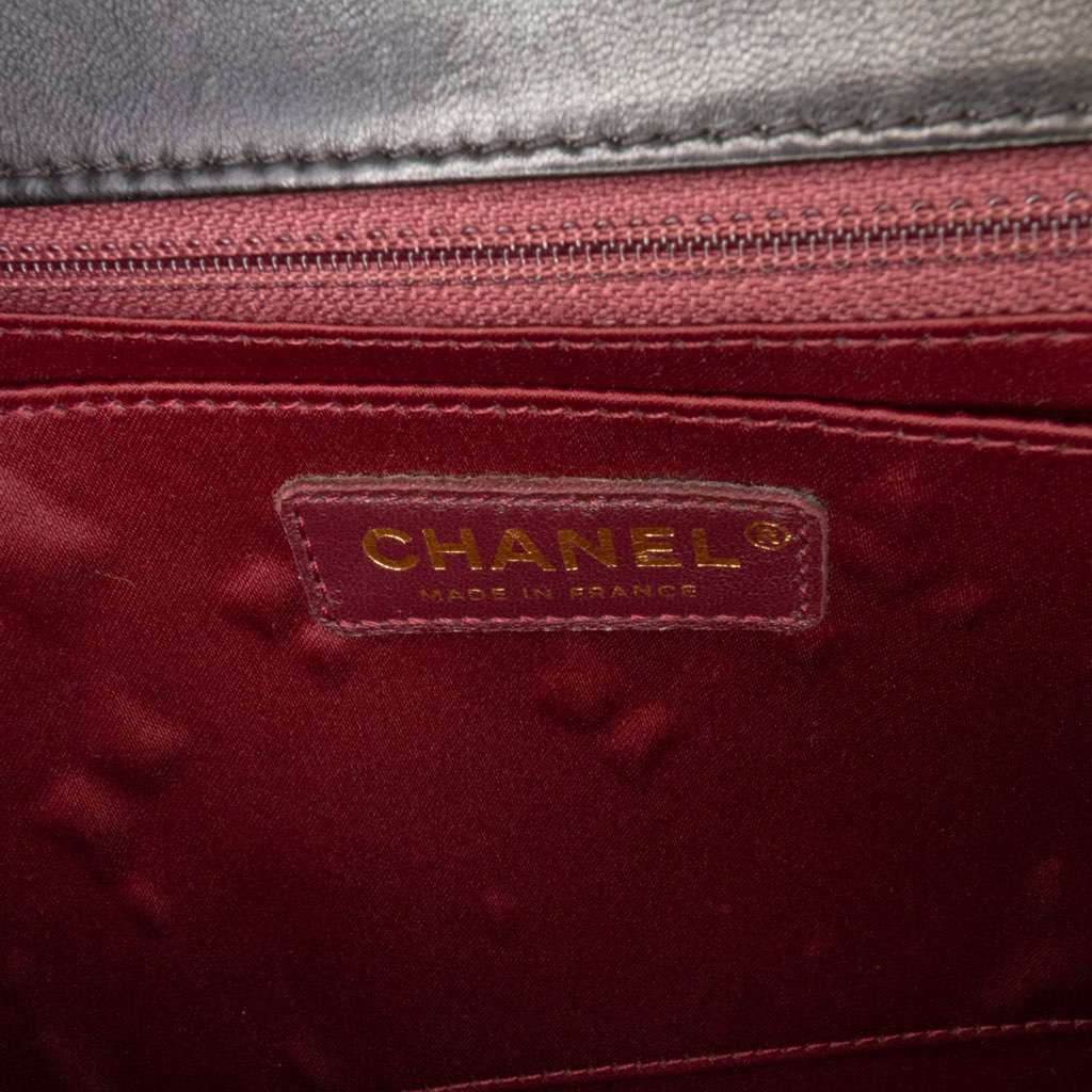 Chanel Medium Quilted Lambskin Golden Class Flap - Detail 1