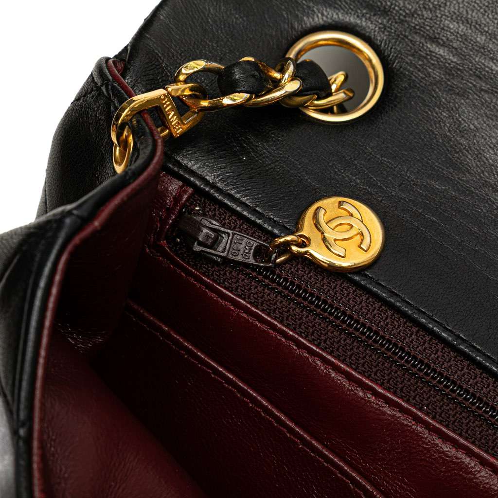 Chanel CC Quilted Lambskin Full Single Flap - Detail 1
