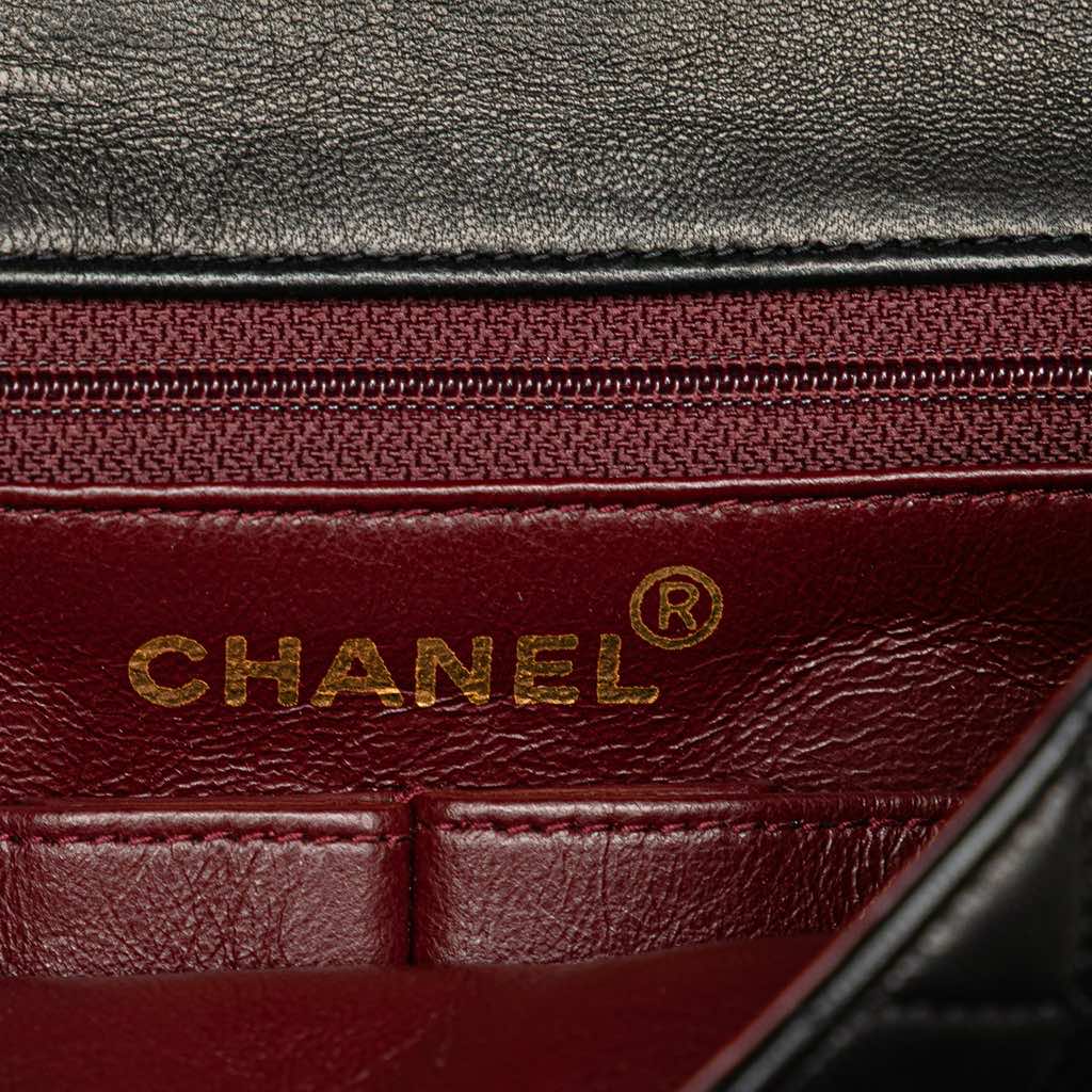 Chanel Square Quilted Lambskin Single Flap - Detail 2