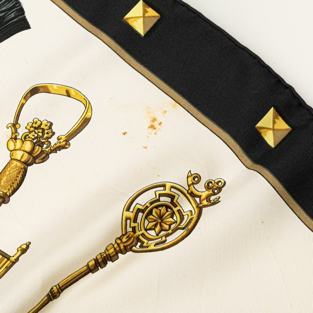 Hermès Les Cles Silk Scarf - Detail 2