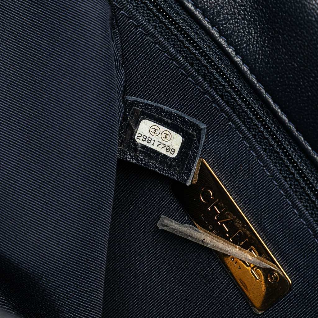 Chanel Medium Lambskin 19 Flap - Detail 1