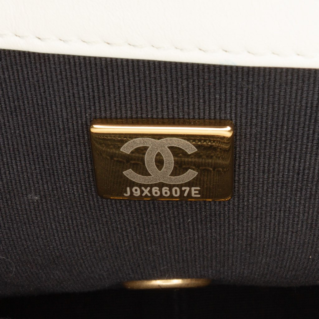 Chanel Mini Glazed Calfskin Pearl Side Flap - Detail 1