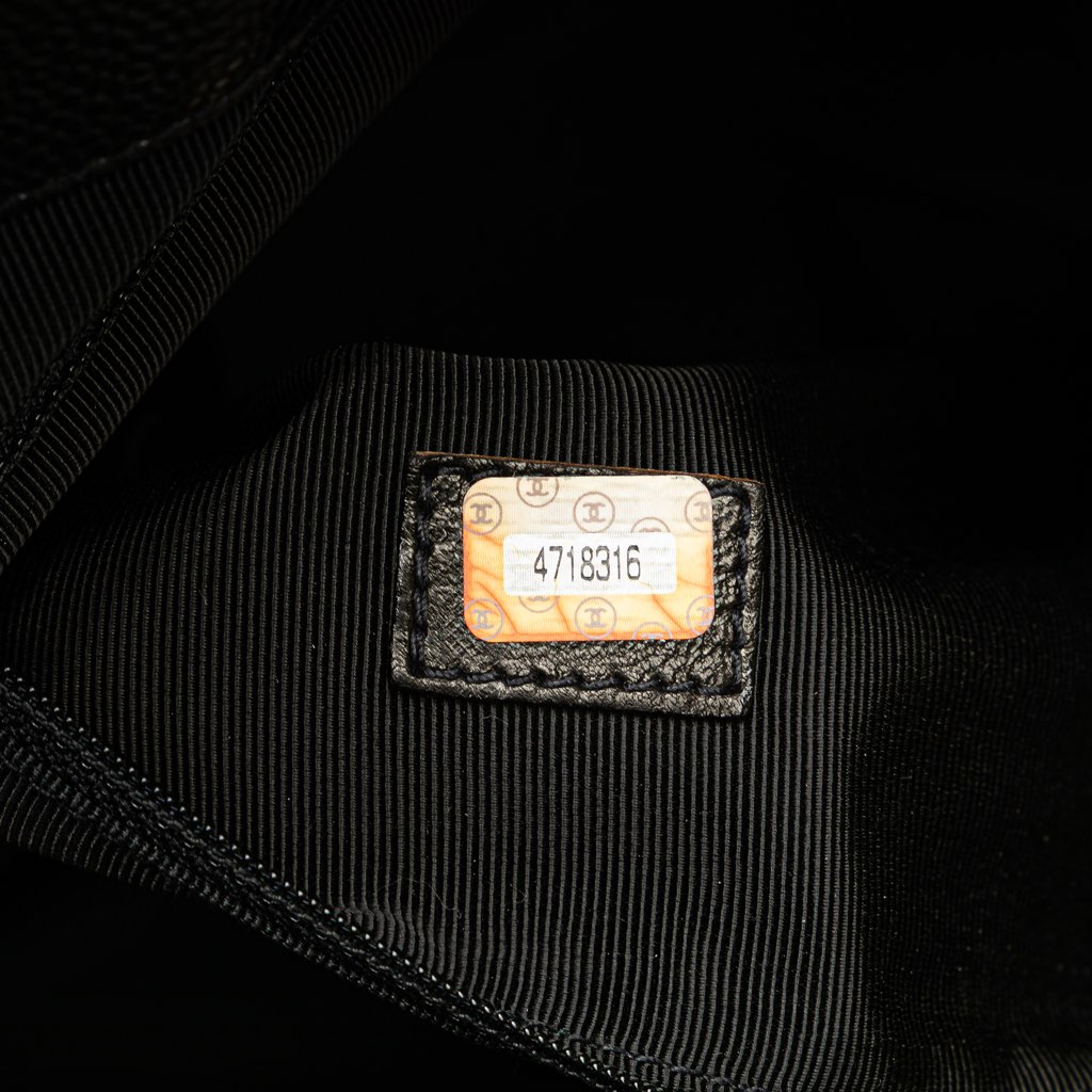 Chanel Caviar Logo Shoulder Bag - Detail 1