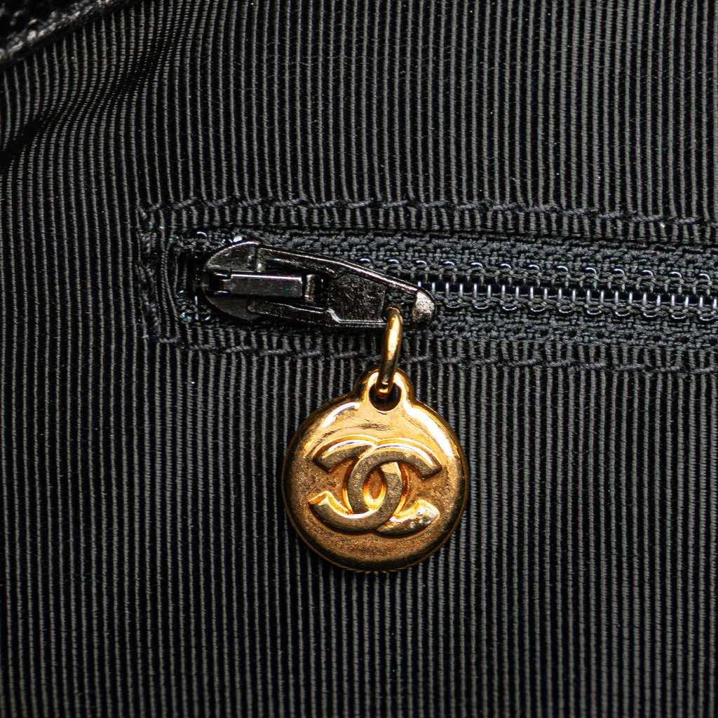Chanel Caviar Logo Shoulder Bag - Detail 2