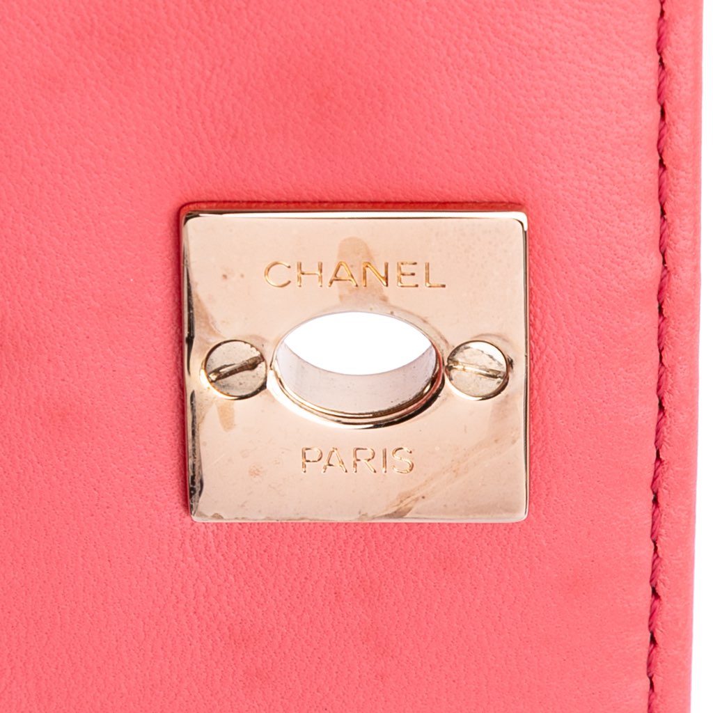 Chanel Quilted Lambskin Pearl Chain East West Single Flap - Detail 2