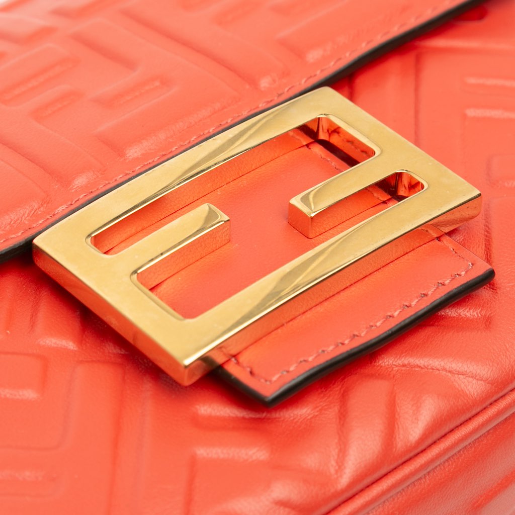 Fendi Zucca Embossed Leather Chain Midi Baguette - Detail 2