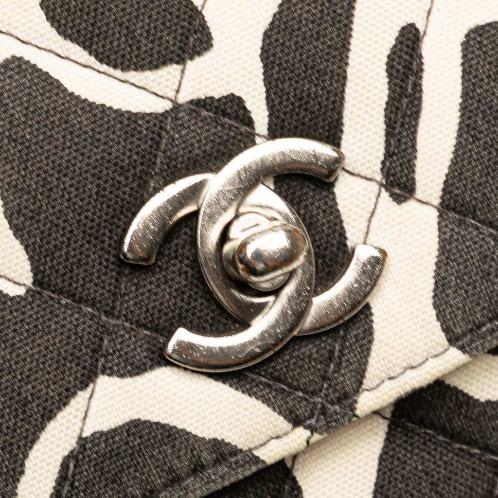 Chanel Medium CC Quilted Printed Canvas Single Flap - Detail 2