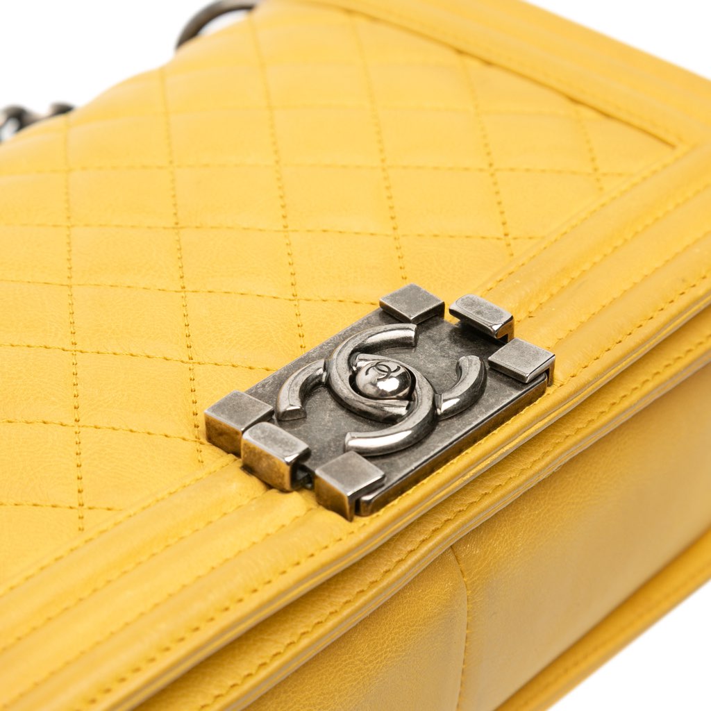 Chanel Old Medium Quilted Calfskin Boy Flap - Image 10
