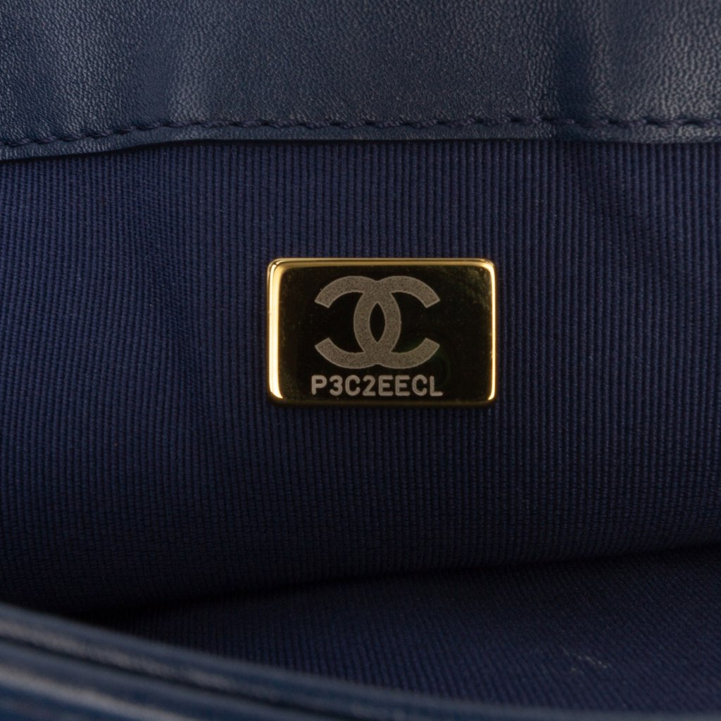 Chanel CC Quilted Lambskin Triple Pearl Chain Flap - Detail 1