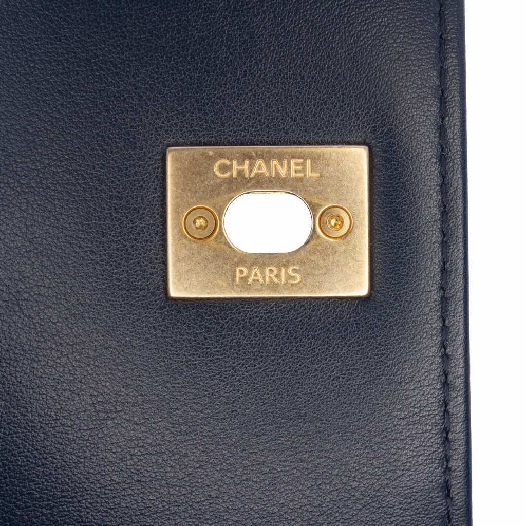 Chanel CC Quilted Lambskin Triple Pearl Chain Flap - Detail 2