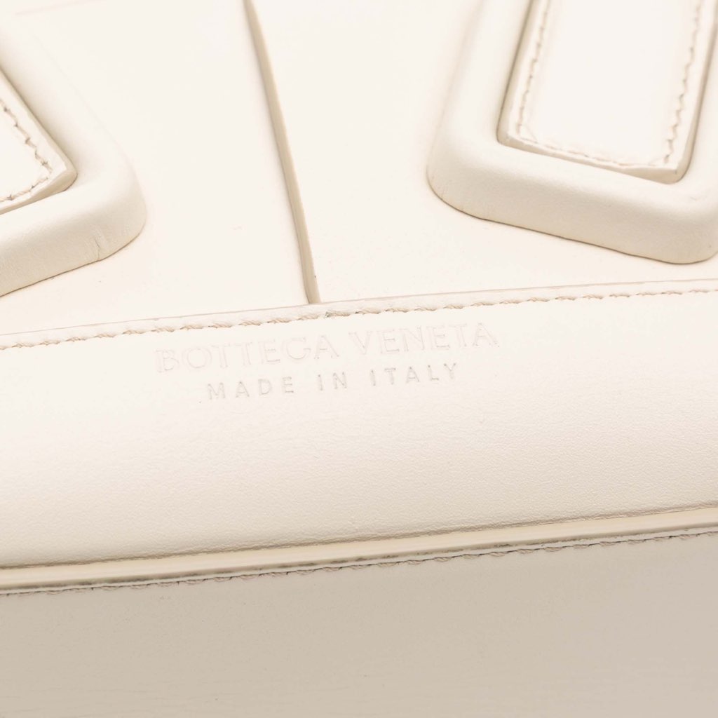 Bottega Veneta Mini Calfskin Maxi Intrecciato Arco Satchel - Detail 2