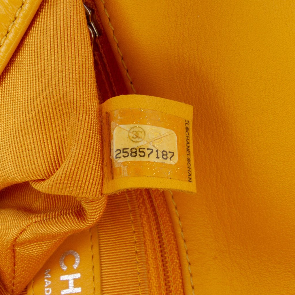 Chanel Crumpled Calfskin Bi Quilted Vintage Full Flap - Detail 1