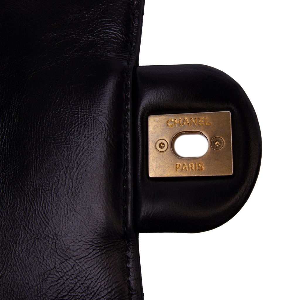 Chanel CC Quilted Calfskin Round Moon Messenger Flap - Detail 1