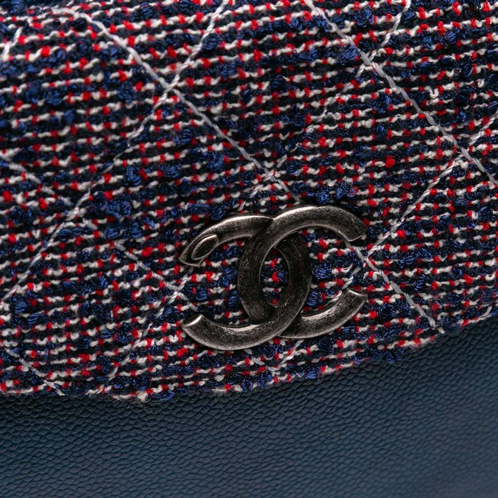 Chanel Large Caviar and Tweed Coco Break Shopping Tote - Image 10