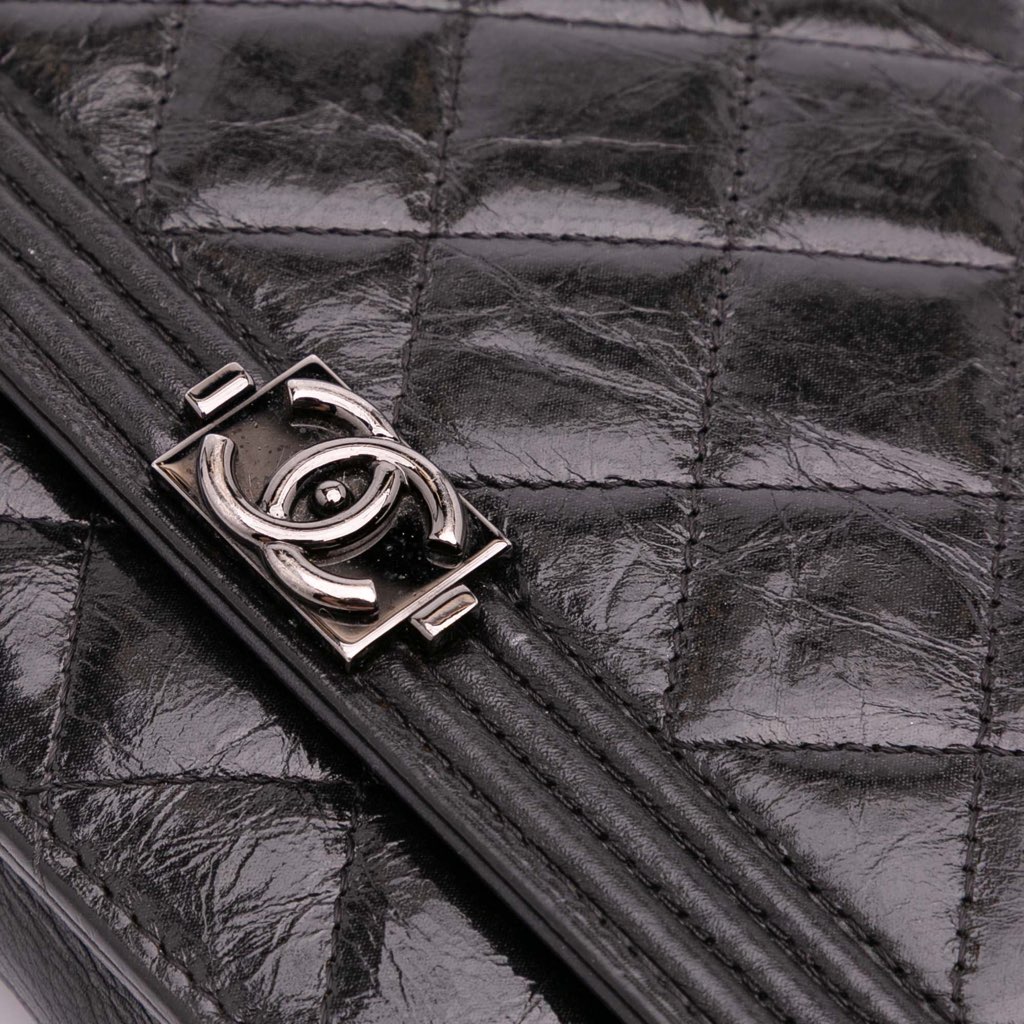 Chanel Quilted Shiny Aged Calfskin Boy Wallet On Chain - Detail 1