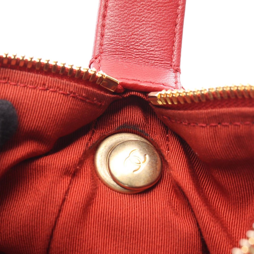 Chanel Small Quilted Lambskin Perfect Meeting Hobo - Detail 1