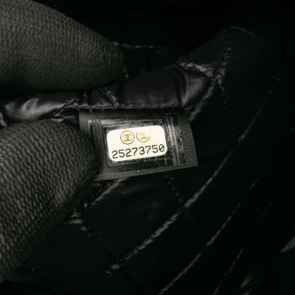 Chanel Medium Quilted Caviar O Case Clutch - Detail 1