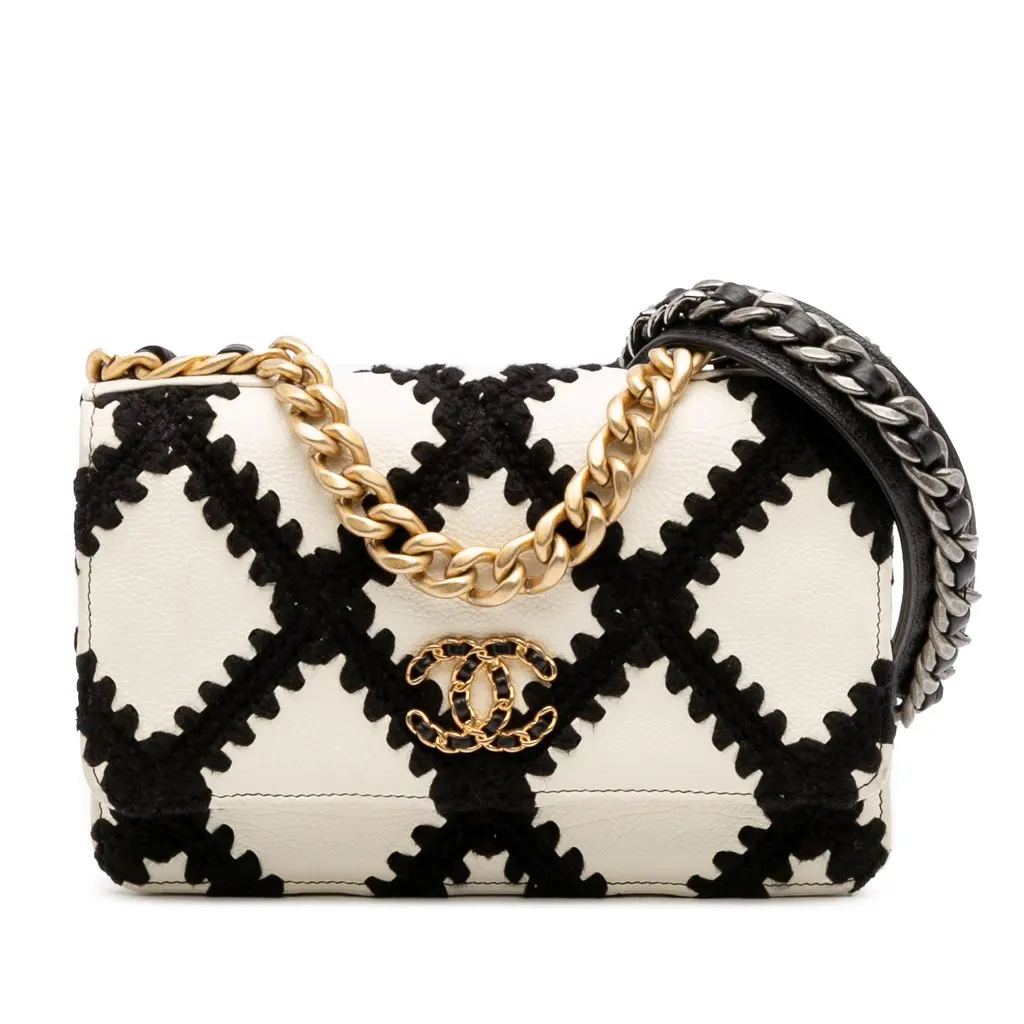 Chanel Calfskin Crochet 19 Wallet On Chain White Leather Good - Front View